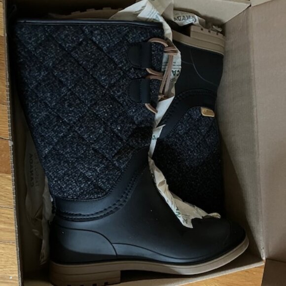 New in Box - Fleece-Lined Waterproof Boots - Picture 3 of 6